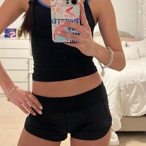 IVIVVA LULULEMON Women’s Black Speed Up Shorts